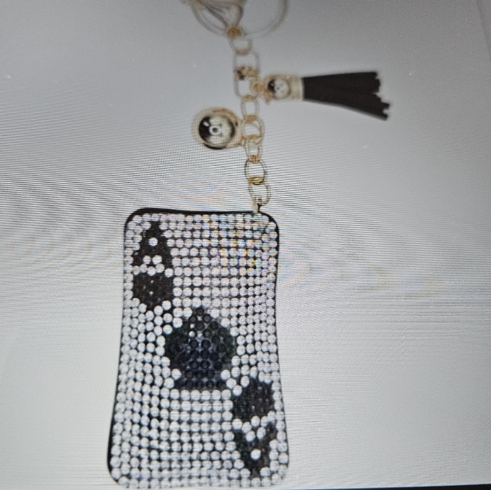 DIVAS LiMiTED Black and White Beaded Card Holder